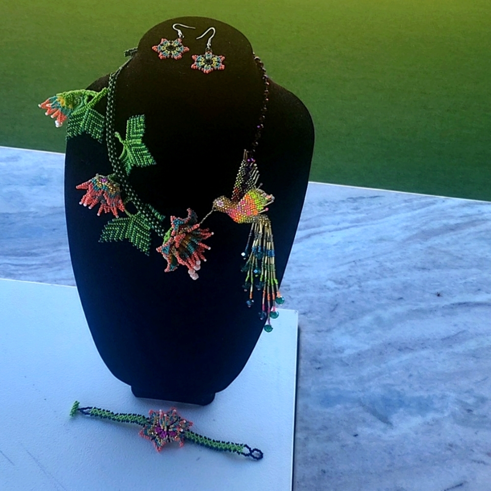 Hummingbird floral necklace set - Picture 14 of 16
